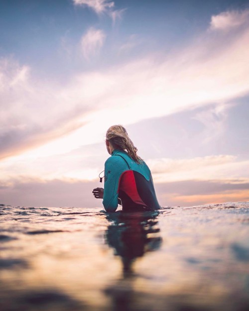 Enjoying a classic Cape Town sunset from the water with @nicoleeddy http://ift.tt/2l4vW5t