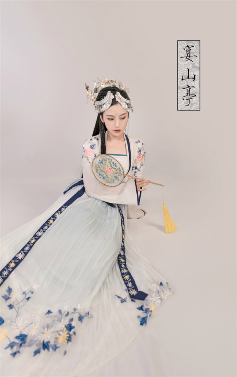 changan-moon:Traditional Chinese hanfu by 宴山亭汉服