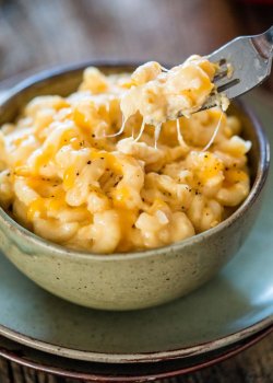 prettypasta:Easy Stovetop Mac and Cheese