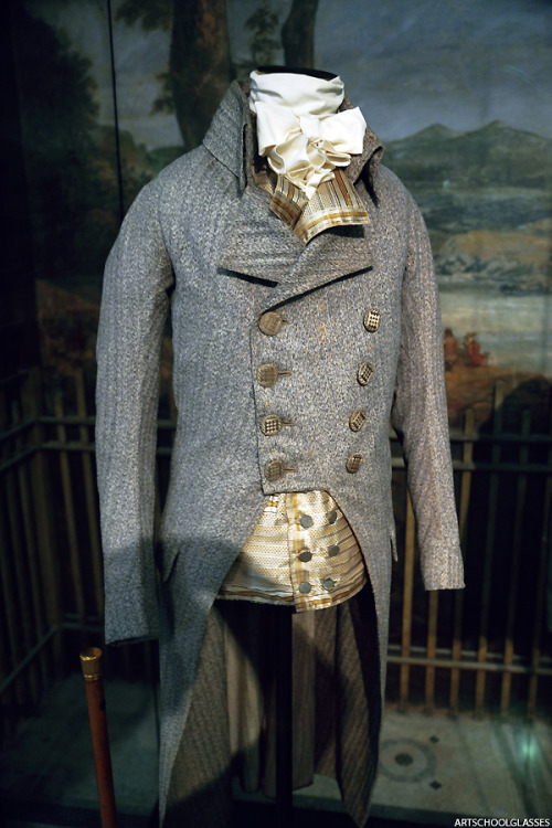 artschoolglasses:Coat and Waistcoat, around 1790Victoria and Albert Museum, London