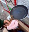 randomitemdrop:cursedimagedump:Item: frying pan that cooks food with Radiant energy