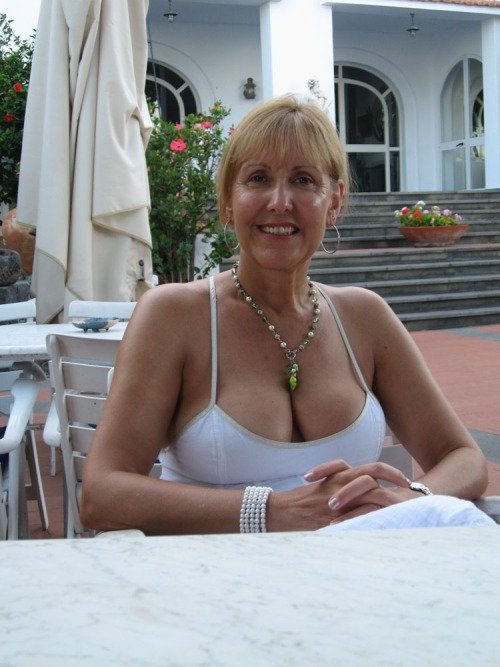 http://myfavmilf.tumblr.com/post/52786796380