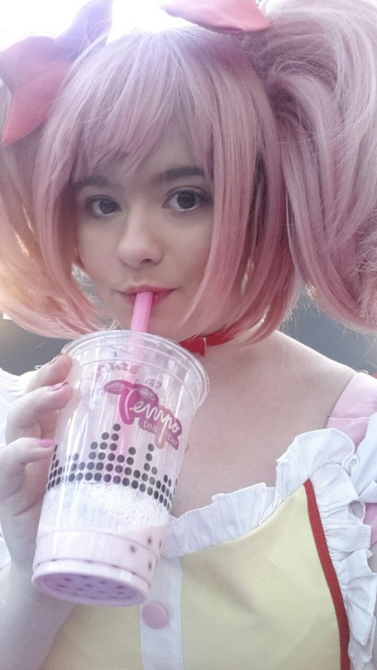 sharknado-senpai:  went to a meet and got bubble tea ♡
