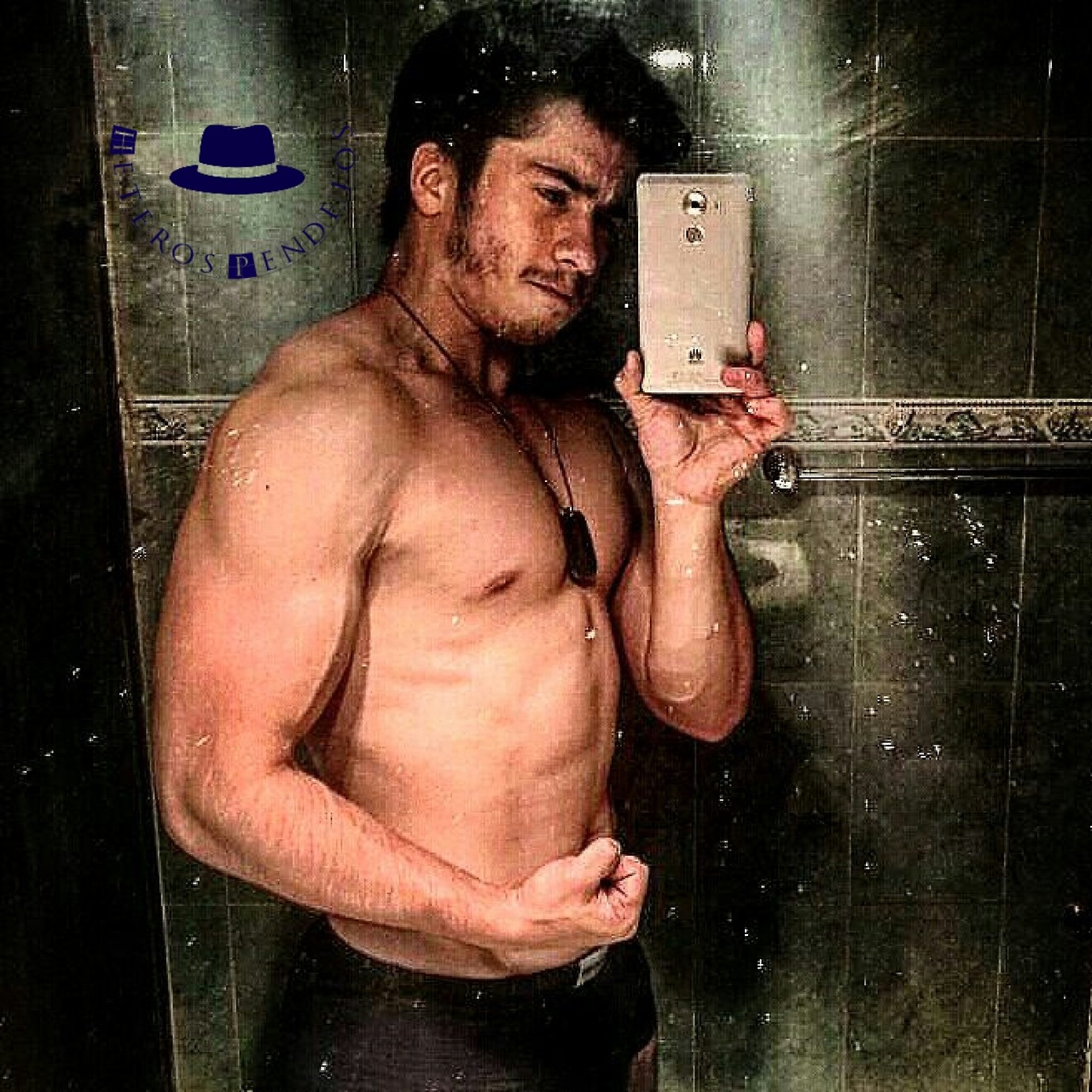 empireofdickblog:  Hetero mamado de gym.         Reblog para mas. ❤