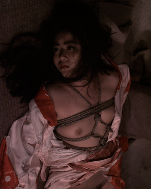 japanesebdsmofficial:  Kinbaku&Photo   Akira Gomi   