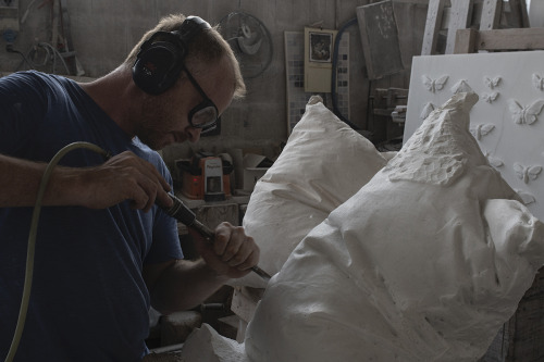 abutterflyobsession: secreterces5: itscolossal: Realistic Pillows Sculpted from Blocks of White Ma