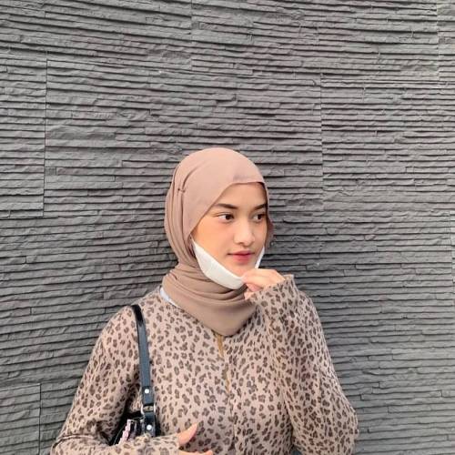 : @faizaannisah . . . . . . #gadis #gadiscantik #cantik #awekmelayu #ootd #kekinian #awektudung #dai