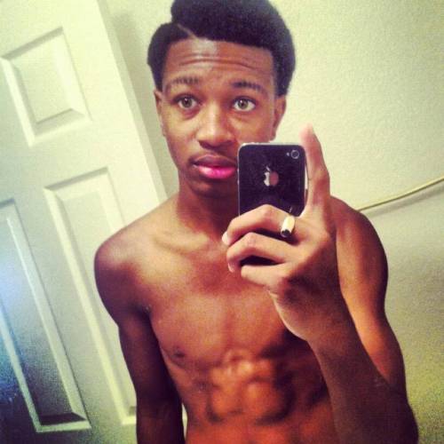 scorpius21:  boyzndickz:  Najee.  majority adult photos