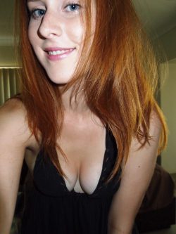 paleamber:  redhead  What a hottie with some