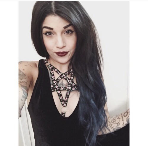 lovely-scum:  Send me messages.