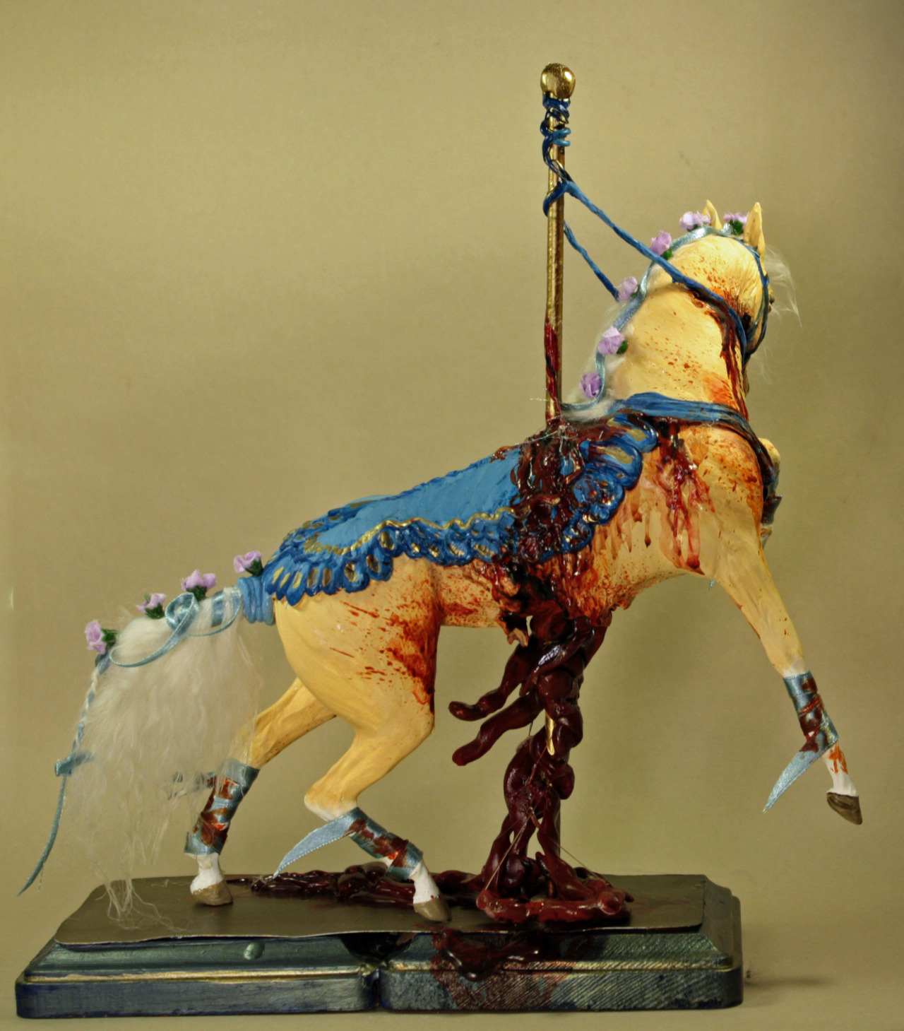 quequinoxart:  “Carnival” polymer clay sculpture by Quequinox Art I’ve been