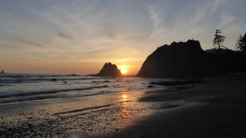 Sunset at Hole-In-The-Wall, Rialto Beach, Olympic National Park.