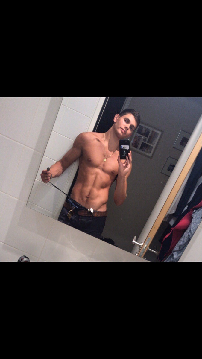 fbait2:  A.S. (20)A gorgeous hottie from Europe. He’s athletic, cute, handsome, fun and most important of all, HUNG! How could you miss this piece of art? Btw he’s 6ft y’all. Now that’s a tree I would totally love to climb!💰 DM me for full