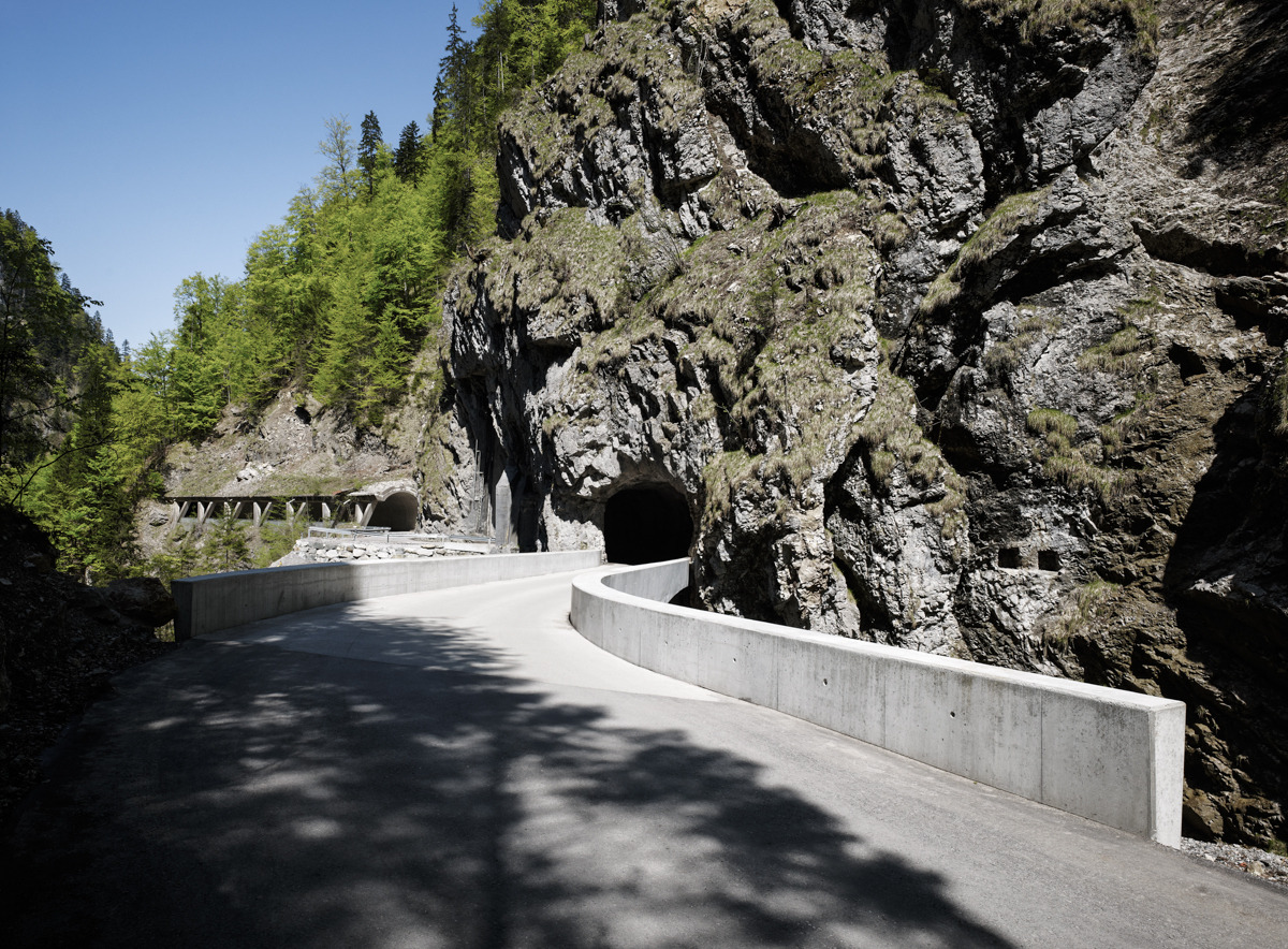 archatlas:    Schaufelschlucht Bridge   With the second arch bridge on the spectacular