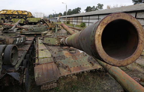 hell-diver:  dreamingofcossackia:  Tank Graveyard outside Kyiv, Ukraine. October 2015   