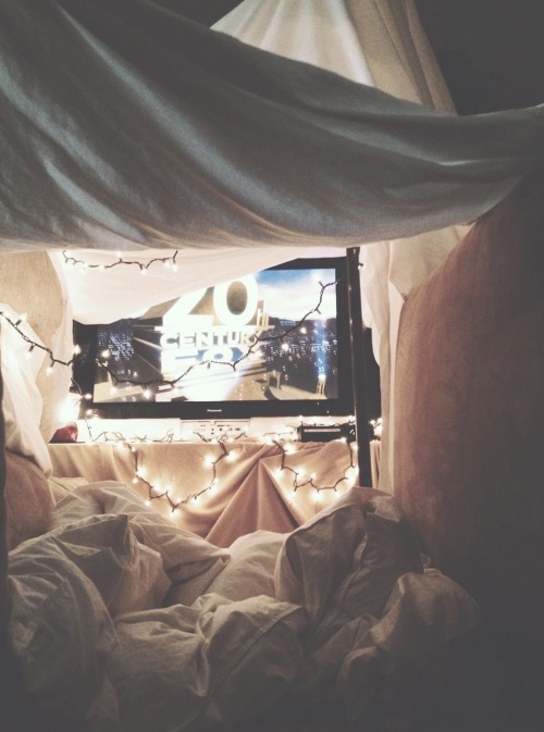 instructor144: wiblueyedsub:  i-am-an-adult-i-swear: Being an adult is scouring the Internet for blueprints of the perfect pillow fort and being absolutely delighted in seeing that they actually exist  Oh how perfect! ❤❤❤  The more you know. ;) 