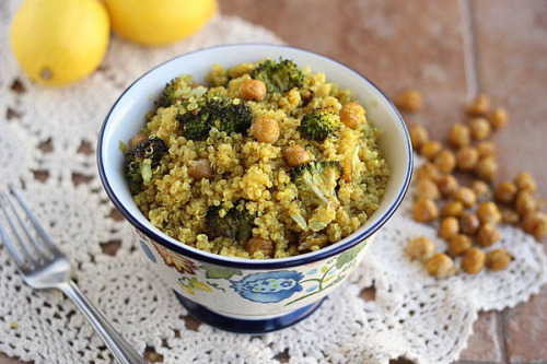 fitnesstipsonly: Moroccan-Spiced Quinoa with Roasted Broccoli and Chickpeas - Components:1 c. dry qu