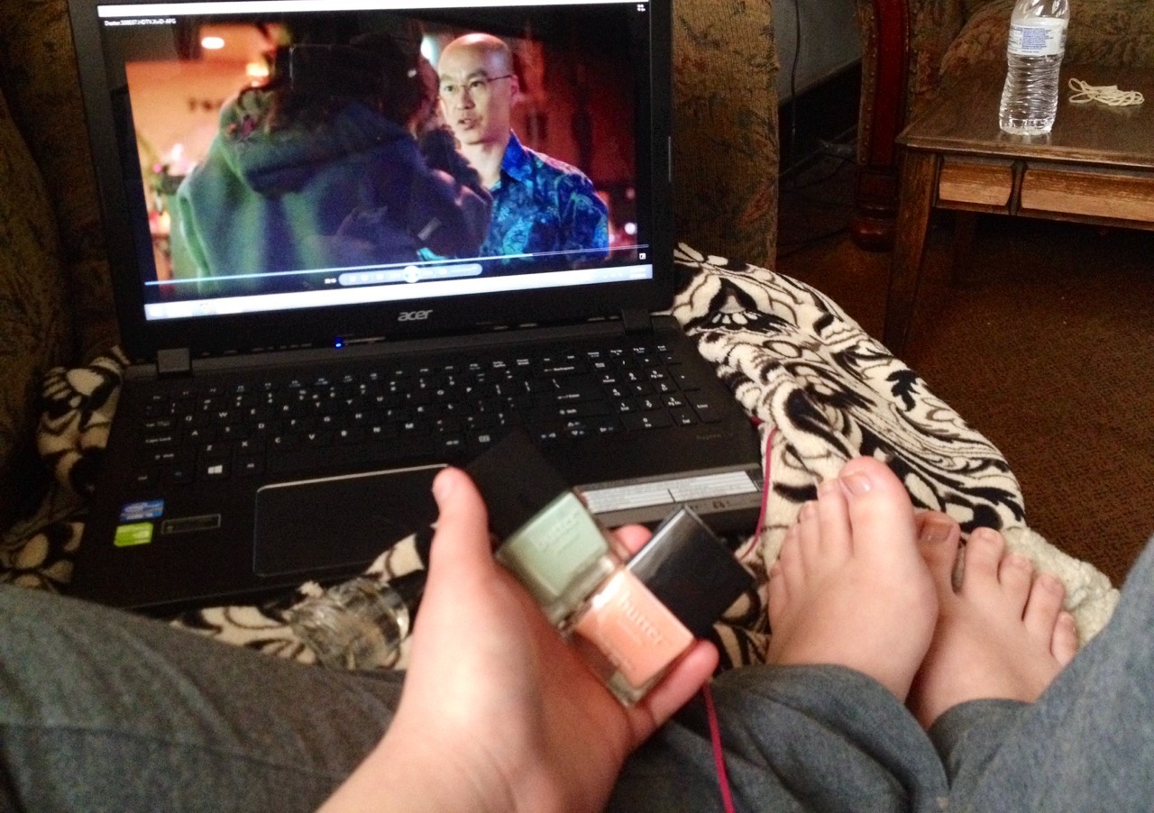 miissclare:  paintin my toes &amp; watchin dexter. only 5 episodes left, miss