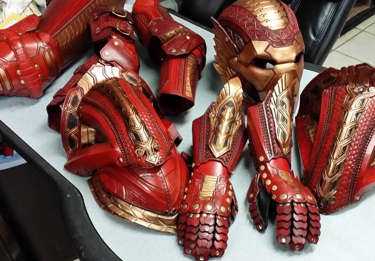 ambris-art:  thelastsworld:  joetheblogger:  nerdofwar:  Asgardian Iron Man CuirassCustom