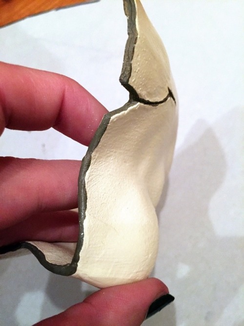 Nott’s mask part 2 / 2Not the cleanest paintjob there is but for my first time working with worbla a
