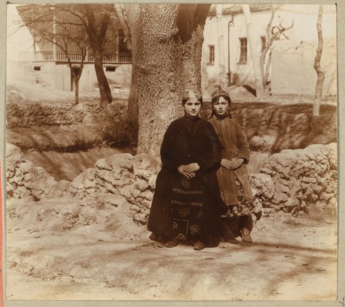 judithslayingholofernes: Jewish Girls in Samarkand 1905-1915 (source) 