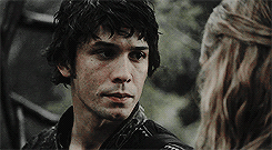 feistydelena:bellamy + looking at Clarke