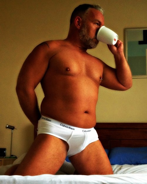 stocky-men-guys:  shera63:  fhabhotdamncobs:  guysthatgetmehard:  waking up with a hot cup of brent  ♂♂  Reblogged by tumblr.viewer  Big, strong and sexy menStocky Men & Guys 