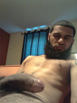 savvyifyanasty:  fuxwitaboy:  Dayum that a thick…beard…   &gt; mmm 