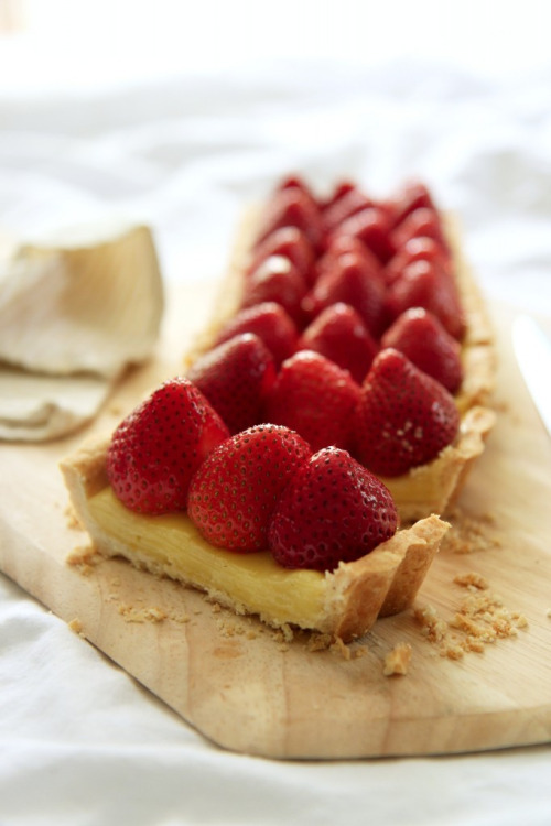 cake-stuff:Strawberry, Lemon, and Black Pepper TartsourceMore cake & cookies & baking inspir
