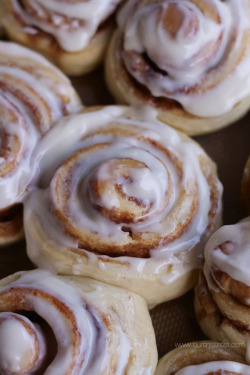 fullcravings:  1-Hour Cinnabon Cinnamon Rolls