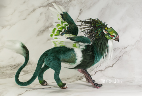  INSTAGRAM  |   BOOSTY  |  PATREON  | Emerald Griffin art dollHe’s a quite friendly lad :) Super scu