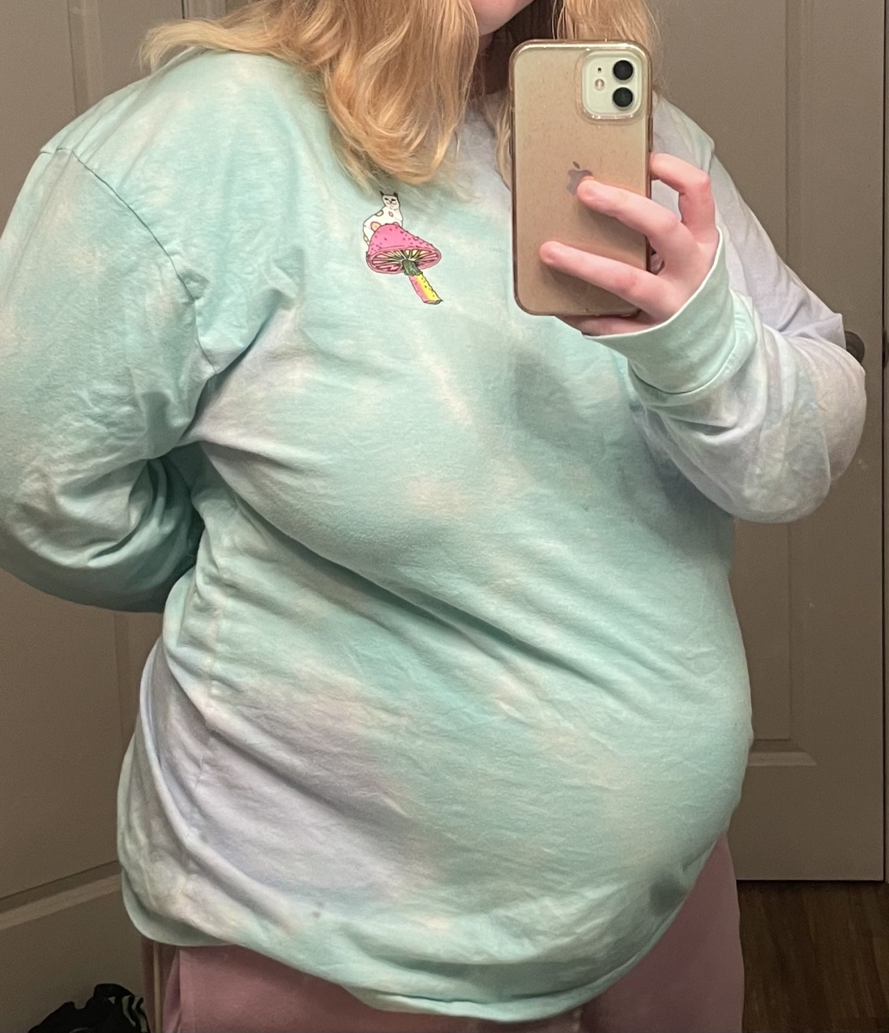 ffabellylover:Bonus pics! I literally cannot believe how big my gut looks in this shirt. It was loose on me in October. 