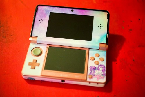 missjediflip:  Check this out! ☆ This girl Molly had some of my designs created into skins for her Nintendo 3DS and Xbox360 ♡♡♡ I’m so amazed at how great these turned out, she chose some great designs to use (◠△◠✿)♡ Don’t they