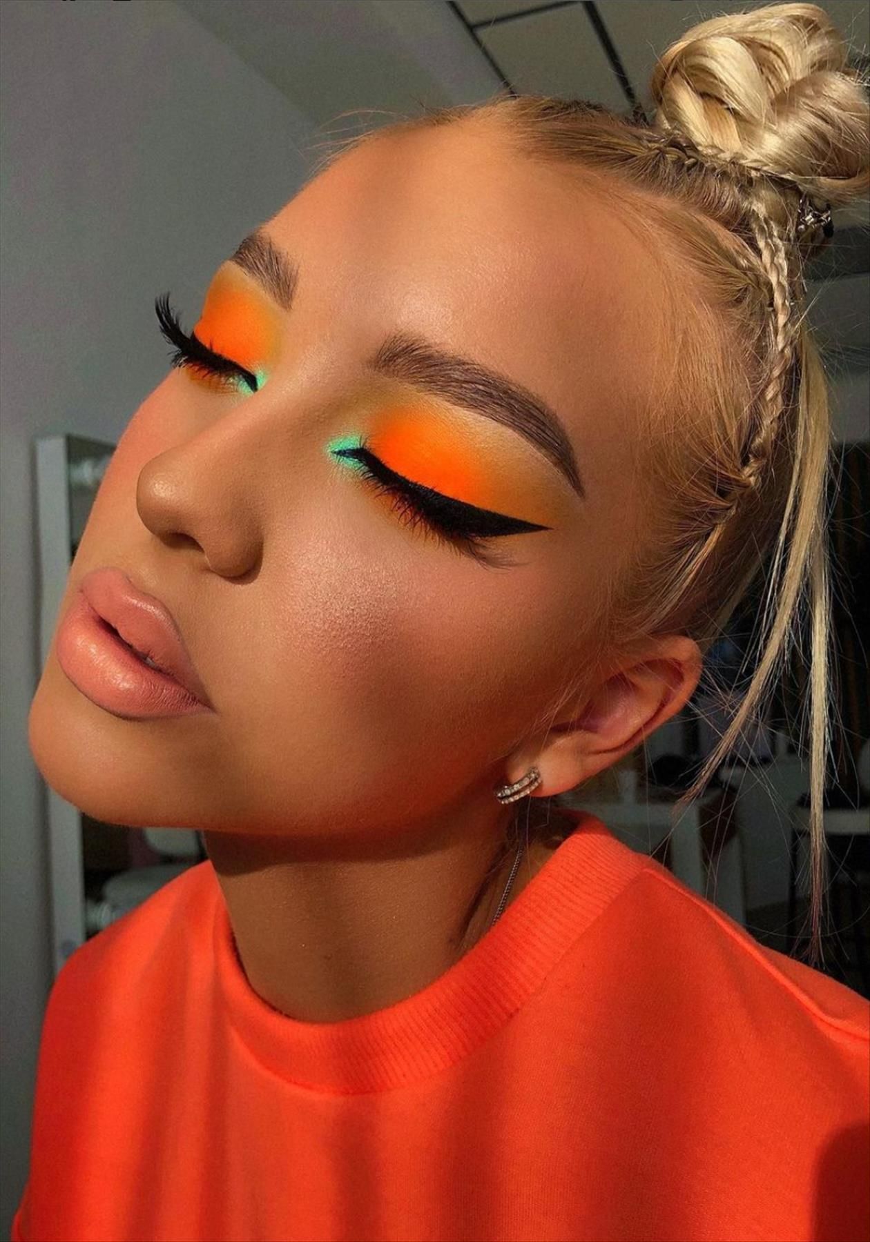 24 Pastel Easter Makeup Looks We Love 2022 - Mycozylive.com #looks #80s #80smakeuplooks #looks #makeup #smokey #smokeymakeuplooks