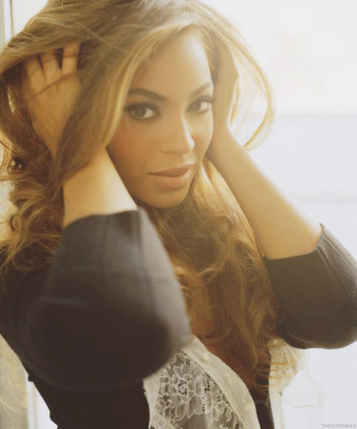 manhattancouture:  queen B 