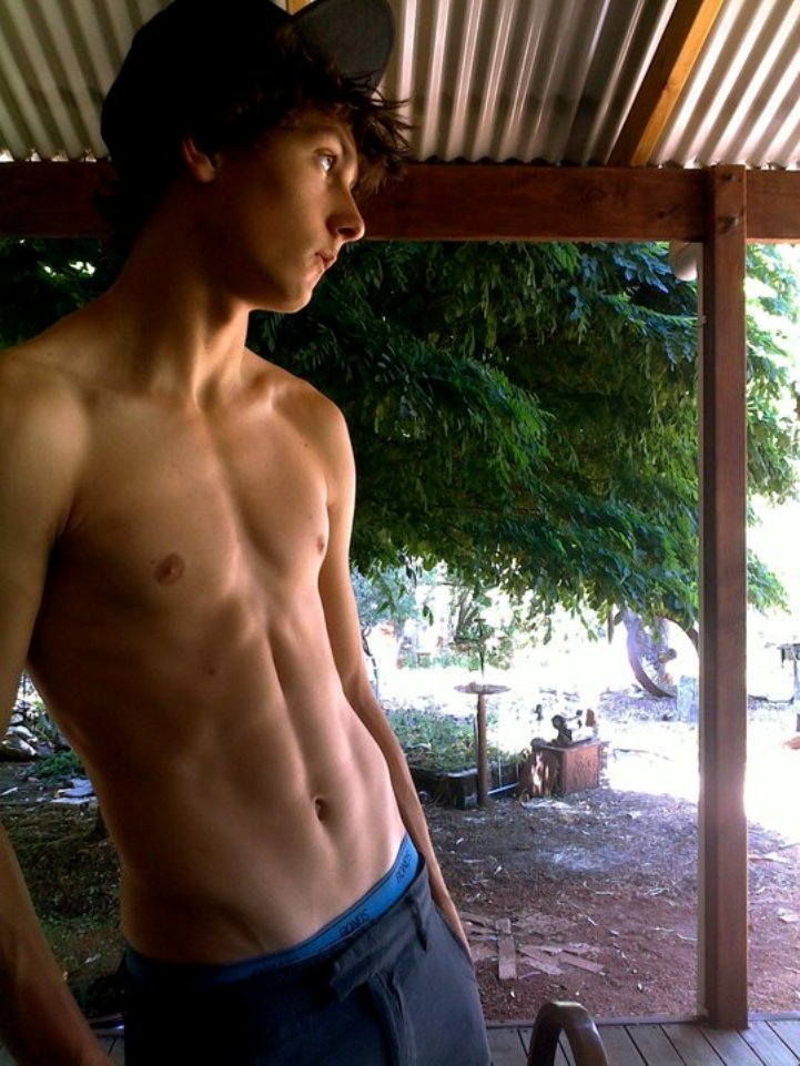 dutchienl:  http://dutchienl.tumblr.com/ 