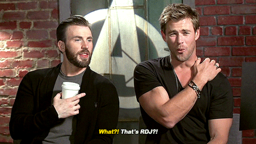 august-walker:CHRIS EVANS, CHRIS HEMSWORTH‘Avengers: Age Of Ultron’ Cast Know Their Biceps