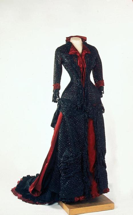 history-of-fashion:1880-1881 Evening Dress of Empress Maria Feodorovna (France, Paris)The State Herm