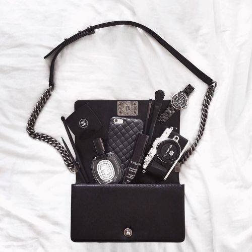 Black on black handbag essentials ⚫️ porn pictures