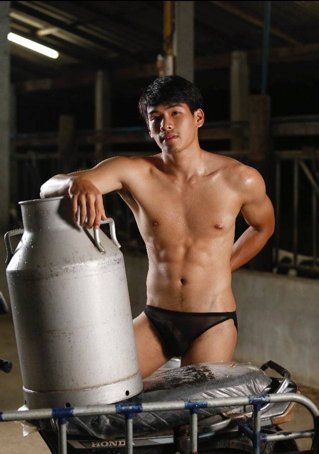 teeyakdon:  I want him to deliver milk to me … ^_^
