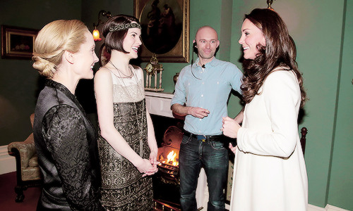ravishingtheroyals:Catherine, Duchess of Cambridge meets cast members of Downton Abbey | March 12, 2