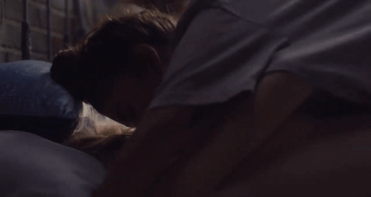 lezkissgifs: