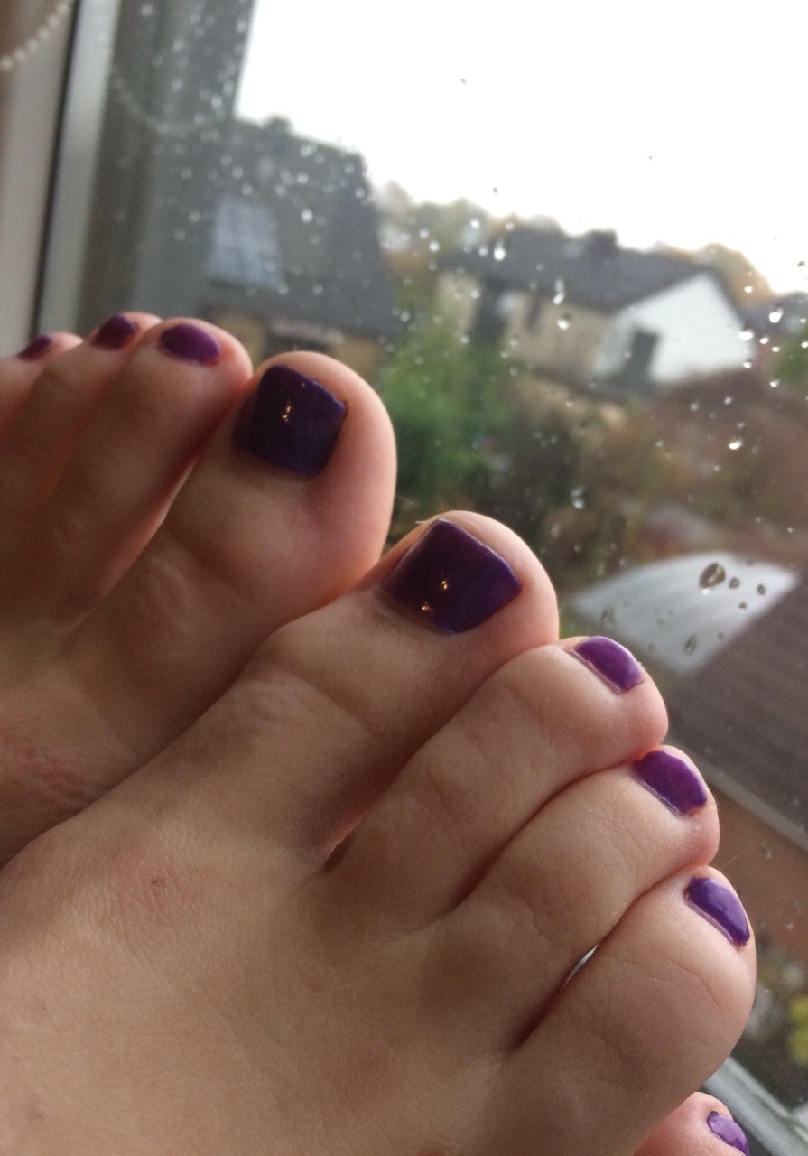 feet-toes-soles-86: