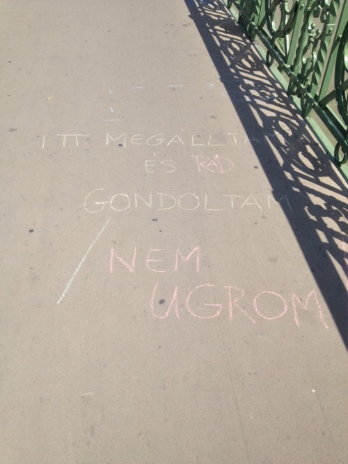 mindenszeplesz :  ITT megalltam es rad gondoltam, tartózkodás ugrom! 
