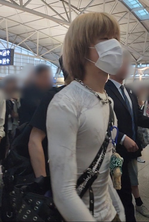 USER KISSEOBIE GET IN HERE HES WEARING THE FUCKING SHIRT