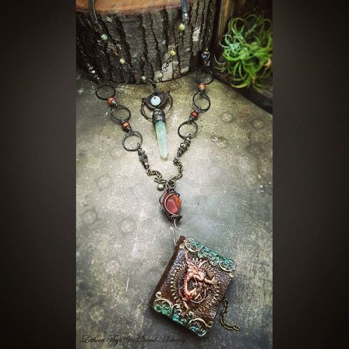 Fire & Ice#necklace #yinyang #dragon #crystalshard #magic #steampunk #artjewelry #mixedmedia #
