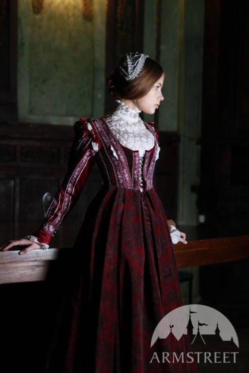 “Beautiful Ginervra” Florentine Renaissance dress by Armstreet1. Photo by Jingna Zhang