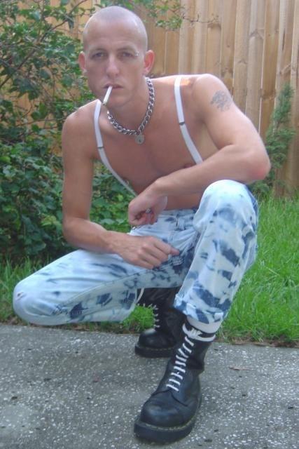 humiliationverbale:  dreckslave88:  Goil  let ME see how you look when crawling,