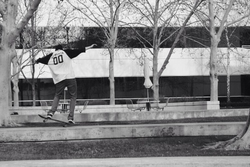 thundurs:  symbolizing:  i thought this looked kinda cool  skate/urban