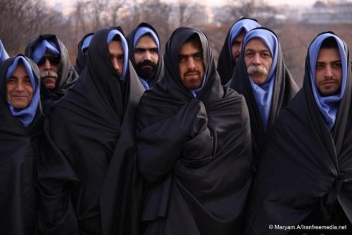 stevviefox: aniyathagoat: sixpenceee: Iranian men wearing hijab as a show of solidarity with their w